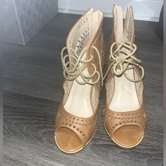 sandals - Picture 2 of 5